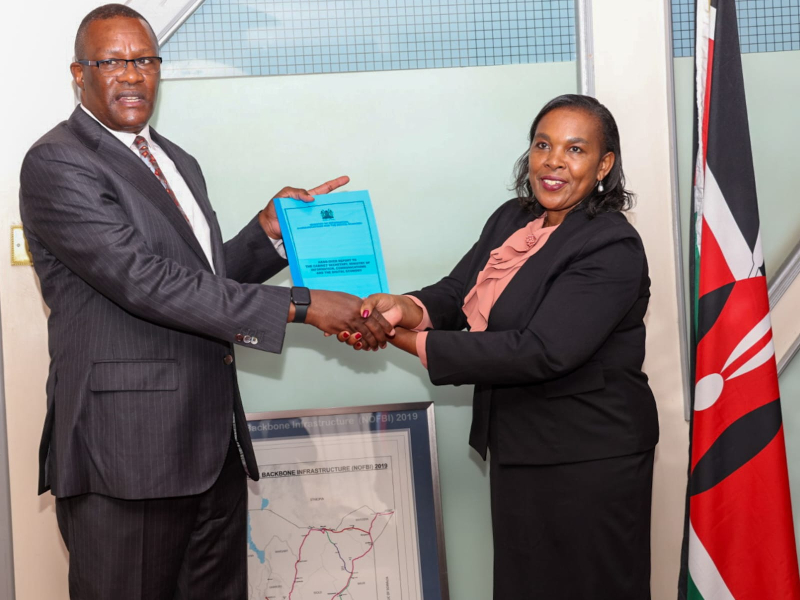 Former Information, Communications and the Digital Economy Cabinet Secretary Mr. Eliud Owalo officially handing over to Cabinet Secretary Dr. Margaret Ndung’u at the Ministry’s Headquarters on 27th August, 2024.